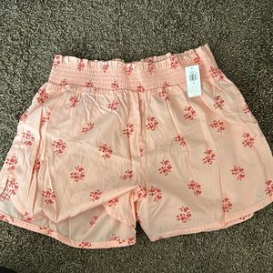 Old Navy Women’s Floral Shorts - NWT